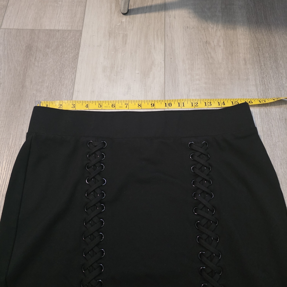 Torrid Black Lace-Up Mini Skirt Size 00 Stretch Bodycon Goth - Picture 6 of 9
